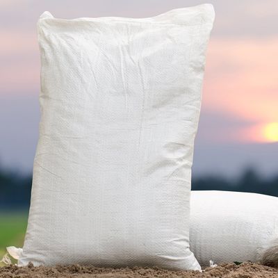 Le sable tissé blanc de polypropylène met en sac réutiliser les sacs vides 50KG de gravier